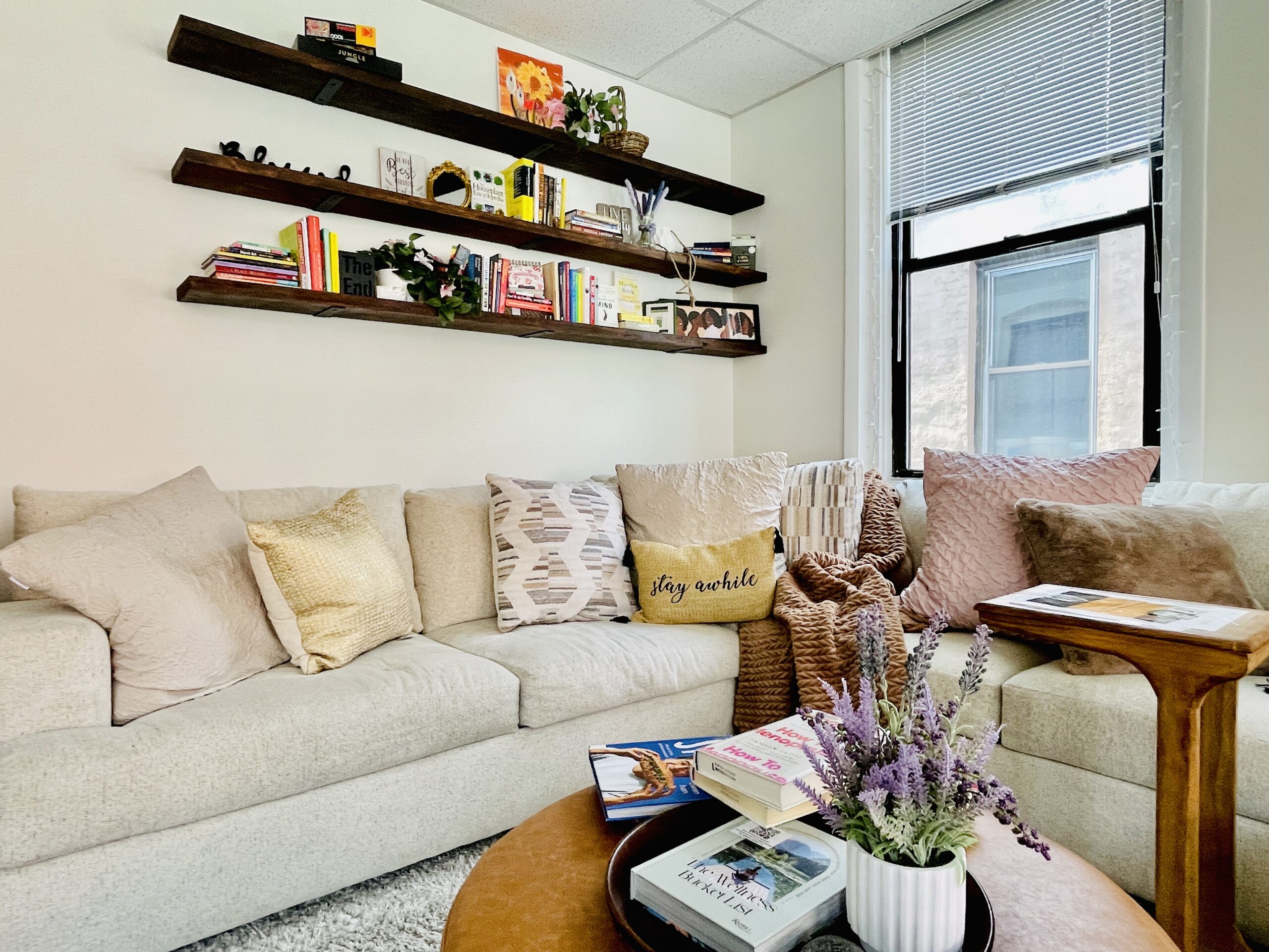 THE ANYA HOUSE - COMMON ROOM